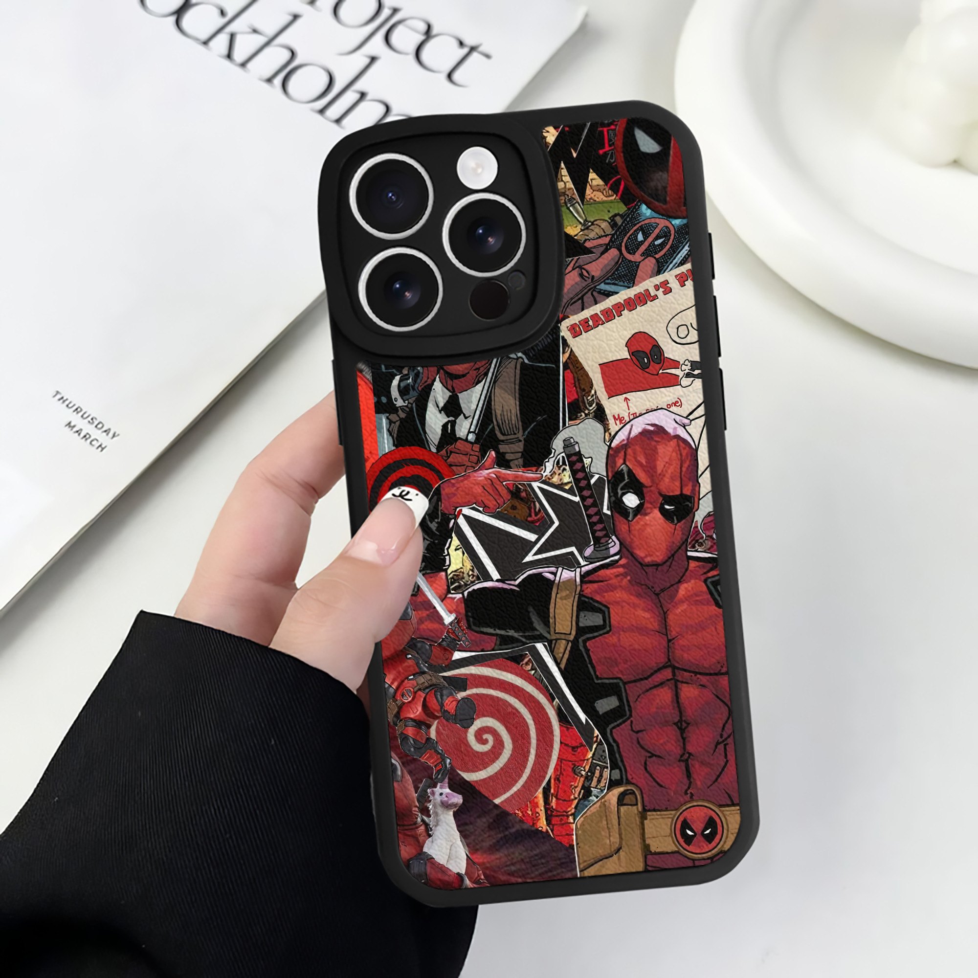（画像用） Deadpool デッドプール 【iPhone 16シリーズ対応】シリコンスマホケース（レザー調） 材質：シリコン